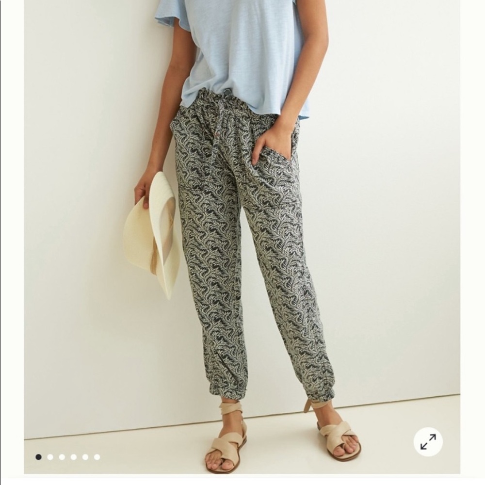 Anthropologie Navy and White Jogger -L